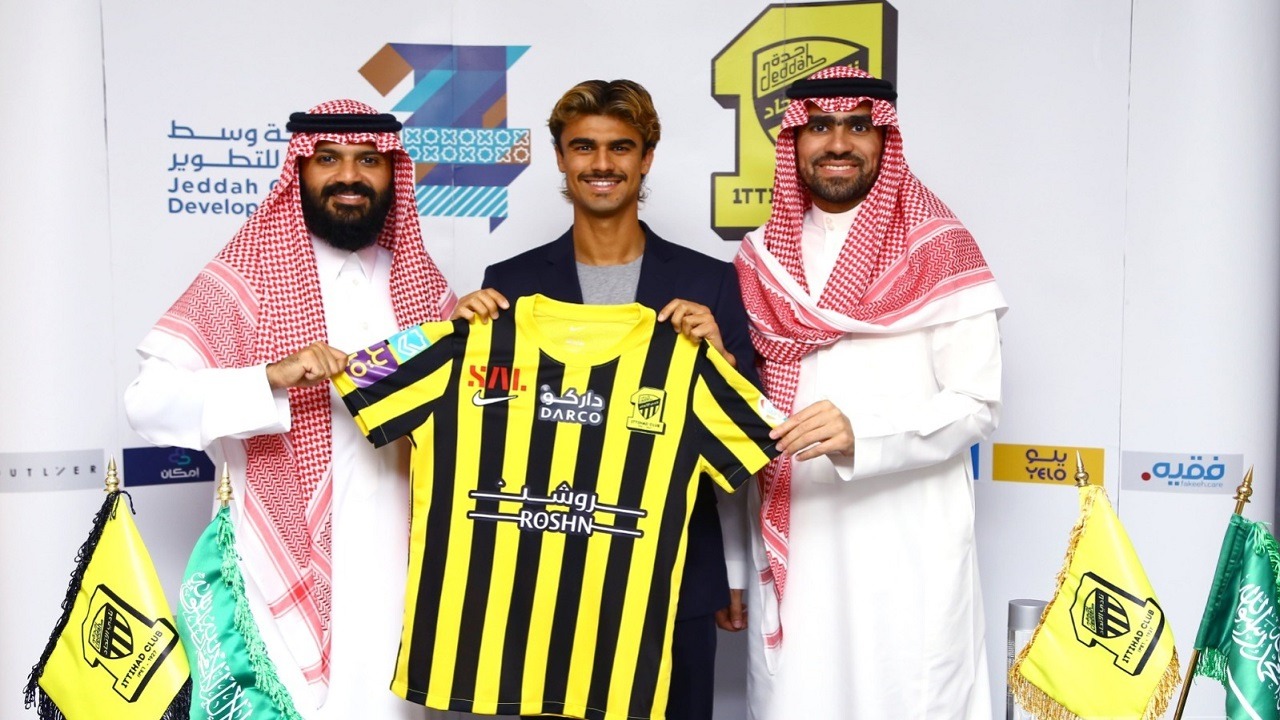 كم عمر البرتغالي جوتا لاعب الاتحاد الجديد